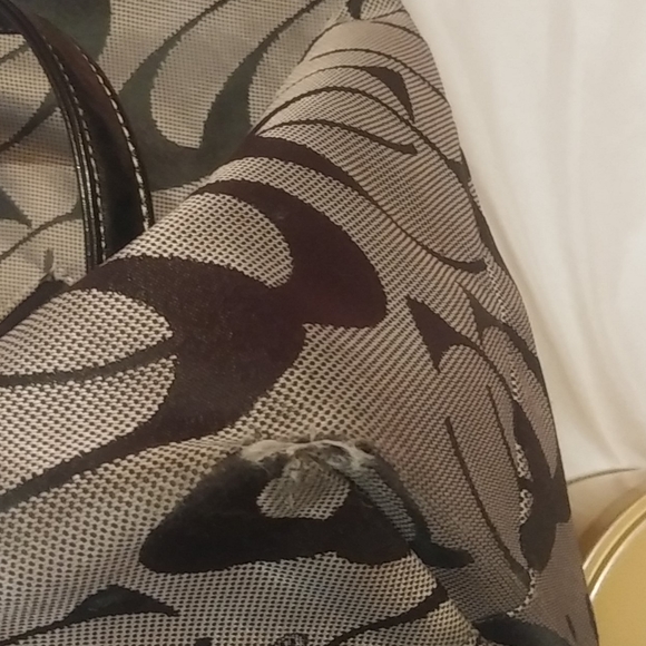 Essential Tote - Picture 5 of 6